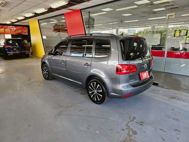 2015 VW TOURAN 1.6 柴油7人座 大空間 大扭力  第2張相片