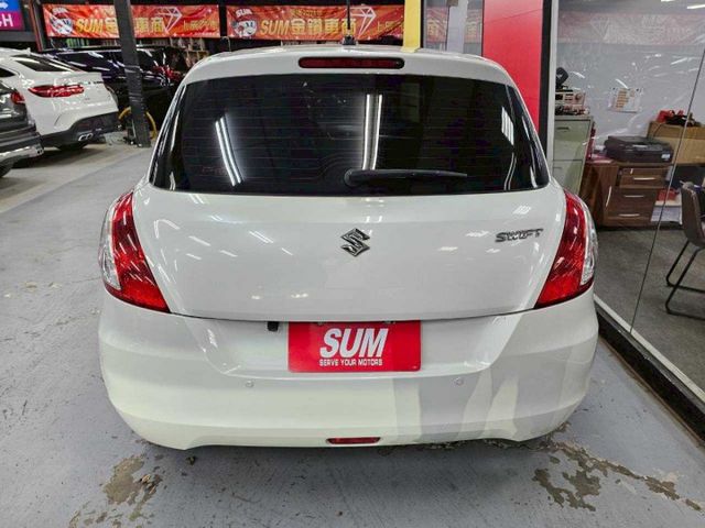 2015  SUZUKI SWIFT 僅跑6萬 電折後視鏡 行車紀錄器 冷暖空調  第4張相片