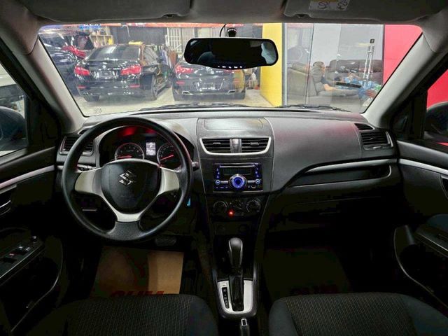 2015  SUZUKI SWIFT 僅跑6萬 電折後視鏡 行車紀錄器 冷暖空調  第6張相片