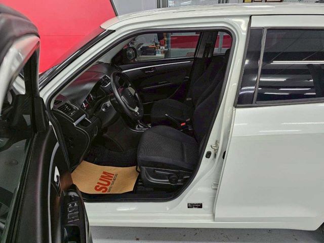 2015  SUZUKI SWIFT 僅跑6萬 電折後視鏡 行車紀錄器 冷暖空調  第7張相片