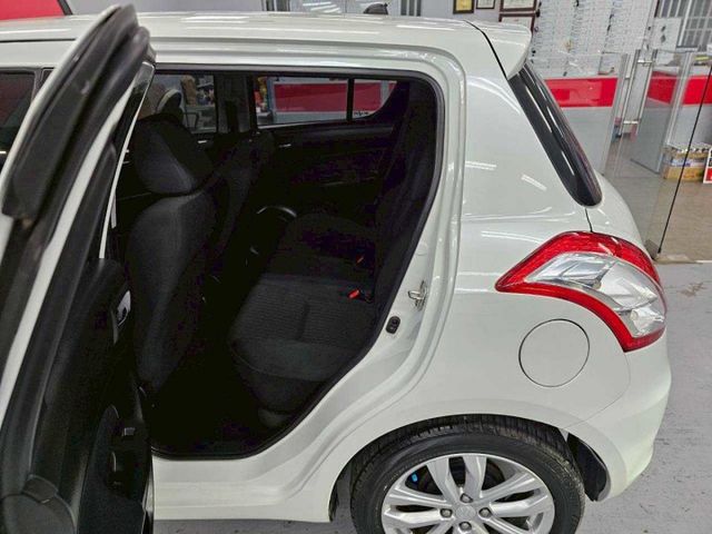 2015  SUZUKI SWIFT 僅跑6萬 電折後視鏡 行車紀錄器 冷暖空調  第8張相片