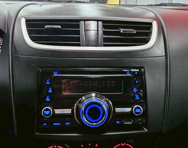 2015  SUZUKI SWIFT 僅跑6萬 電折後視鏡 行車紀錄器 冷暖空調  第14張相片