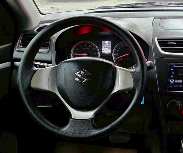 2015  SUZUKI SWIFT 僅跑6萬 電折後視鏡 行車紀錄器 冷暖空調  第18張相片