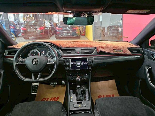 2017 SKODA Super b 2.0tsi sport line ikey 摸門 雙區恆溫 8SRS 電尾門  第6張相片
