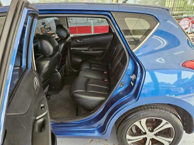 2018 Nissan Tiida LED日行燈 後座出風口 光感應自動頭燈  雙前座正面氣囊 原廠影音  第10張相片