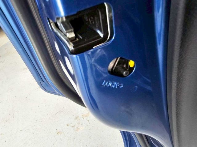 2018 Nissan Tiida LED日行燈 後座出風口 光感應自動頭燈  雙前座正面氣囊 原廠影音  第11張相片