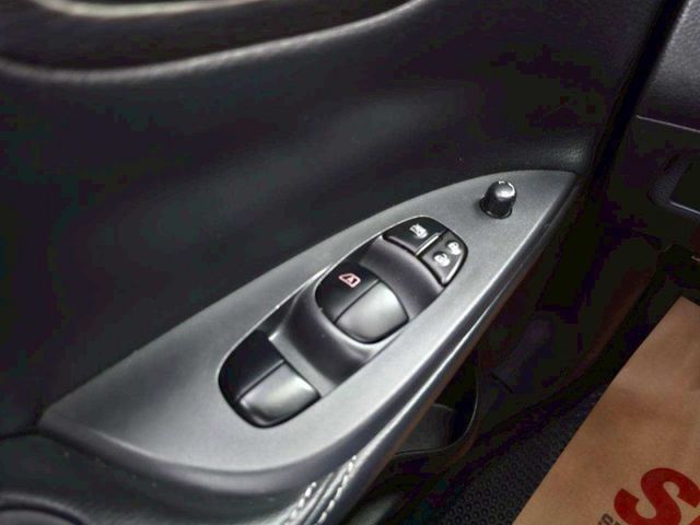 2018 Nissan Tiida LED日行燈 後座出風口 光感應自動頭燈  雙前座正面氣囊 原廠影音  第15張相片