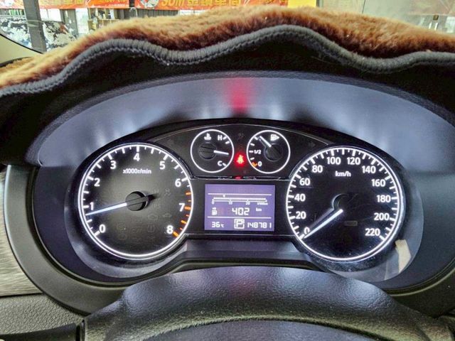 2018 Nissan Tiida LED日行燈 後座出風口 光感應自動頭燈  雙前座正面氣囊 原廠影音  第17張相片