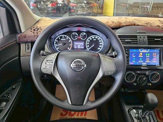 2018 Nissan Tiida LED日行燈 後座出風口 光感應自動頭燈  雙前座正面氣囊 原廠影音  第18張相片