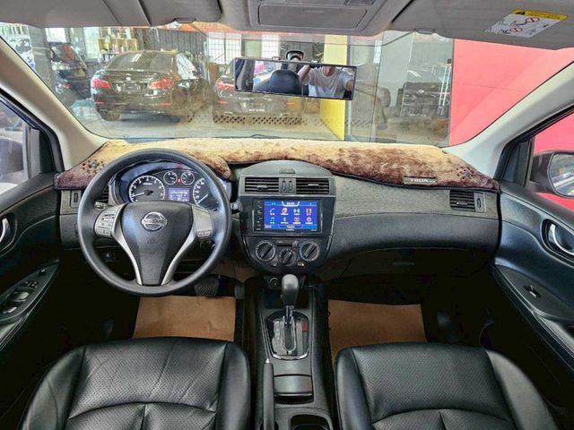2018 Nissan Tiida LED日行燈 後座出風口 光感應自動頭燈  雙前座正面氣囊 原廠影音  第19張相片
