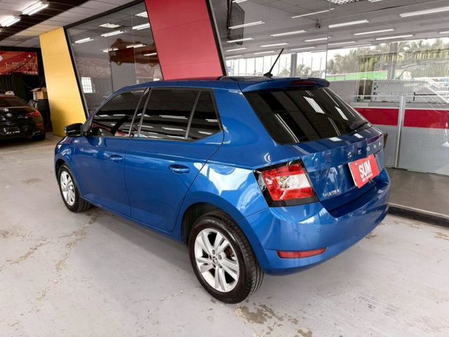 2021 Skoda Fabia 1.0 菁英版 定速 盲點 恆溫 到車顯影  ACC跟車 循跡防滑  第5張相片