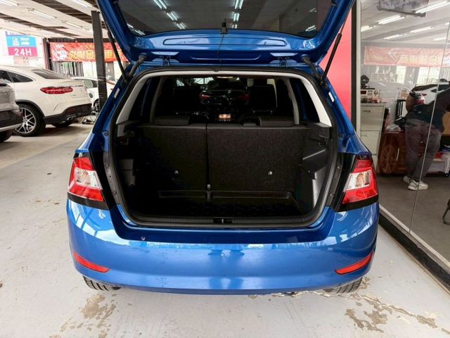 2021 Skoda Fabia 1.0 菁英版 定速 盲點 恆溫 到車顯影  ACC跟車 循跡防滑  第7張相片