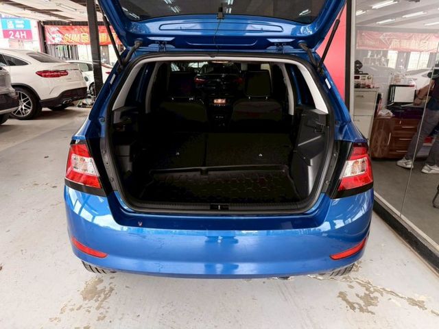 2021 Skoda Fabia 1.0 菁英版 定速 盲點 恆溫 到車顯影  ACC跟車 循跡防滑  第8張相片