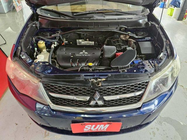 2011 Outlander 2.4 2WD豪華型 定速 免鑰匙啟動 天窗 安卓機 恆溫 換檔撥片  第3張相片