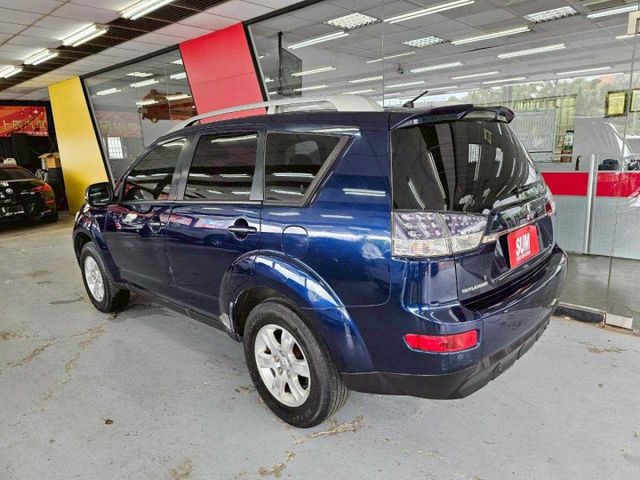 2011 Outlander 2.4 2WD豪華型 定速 免鑰匙啟動 天窗 安卓機 恆溫 換檔撥片  第5張相片