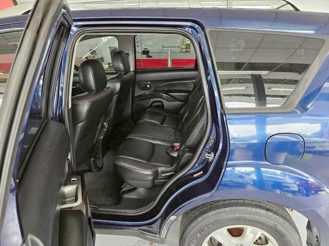 2011 Outlander 2.4 2WD豪華型 定速 免鑰匙啟動 天窗 安卓機 恆溫 換檔撥片  第11張相片