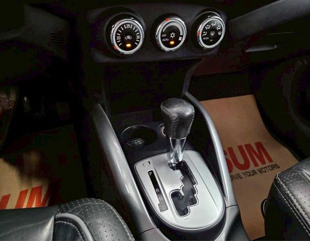 2011 Outlander 2.4 2WD豪華型 定速 免鑰匙啟動 天窗 安卓機 恆溫 換檔撥片  第18張相片