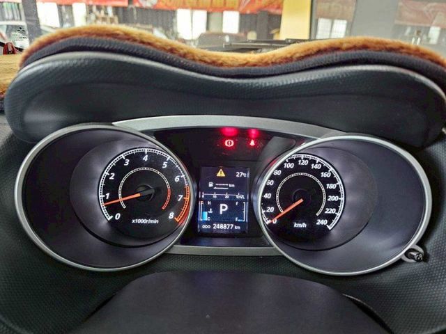 2011 Outlander 2.4 2WD豪華型 定速 免鑰匙啟動 天窗 安卓機 恆溫 換檔撥片  第19張相片