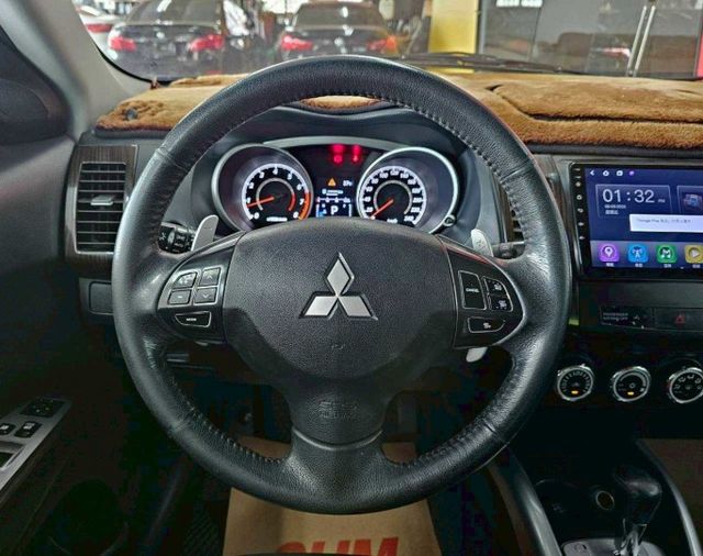 2011 Outlander 2.4 2WD豪華型 定速 免鑰匙啟動 天窗 安卓機 恆溫 換檔撥片  第20張相片