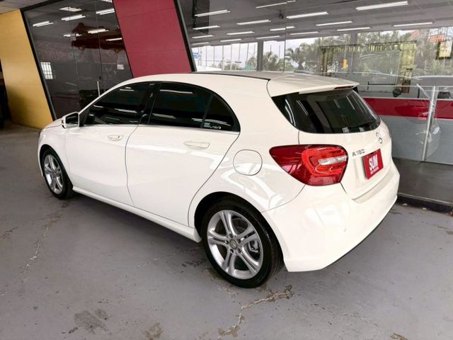 2014 BENZ A180 僅跑14萬 安卓機 倒車影像 方向盤控制 SRS 小姐姐的最愛 便宜好入手  第2張相片