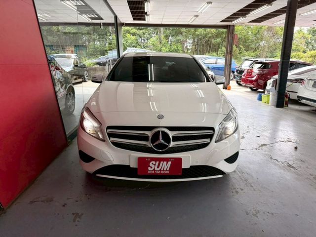 2014 BENZ A180 僅跑14萬 安卓機 倒車影像 方向盤控制 SRS 小姐姐的最愛 便宜好入手  第3張相片