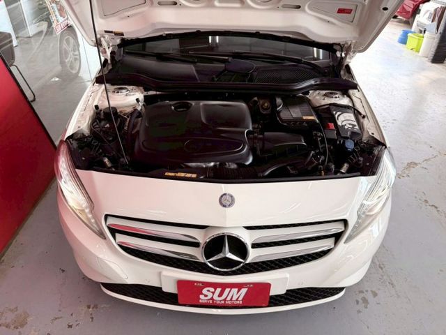 2014 BENZ A180 僅跑14萬 安卓機 倒車影像 方向盤控制 SRS 小姐姐的最愛 便宜好入手  第5張相片