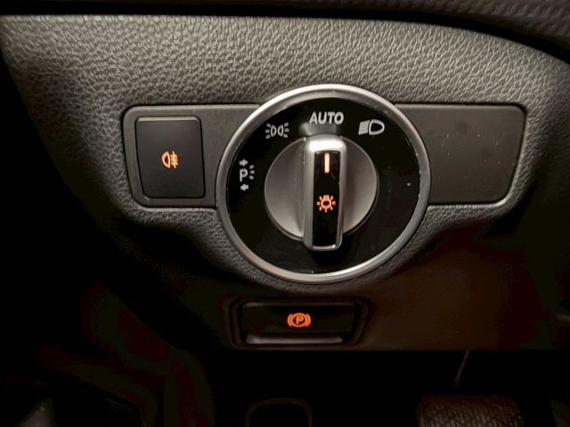 2014 BENZ A180 僅跑14萬 安卓機 倒車影像 方向盤控制 SRS 小姐姐的最愛 便宜好入手  第12張相片