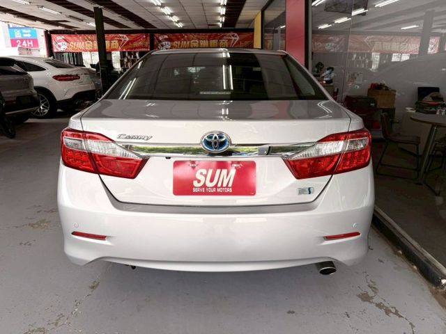 2012 TOYOTA CAMRY-H 一手僅跑8萬 IKEY 摸門 天窗 定速 螢幕 抬顯 電動座椅  第4張相片