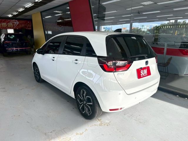 2024 HONDA FIT HEV僅跑3萬 IKEY 摸門 ACC AEB 恆溫 車道維持輔助 車道變換輔助 車道偏離  第2張相片