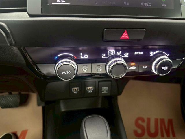 2024 HONDA FIT HEV僅跑3萬 IKEY 摸門 ACC AEB 恆溫 車道維持輔助 車道變換輔助 車道偏離  第14張相片