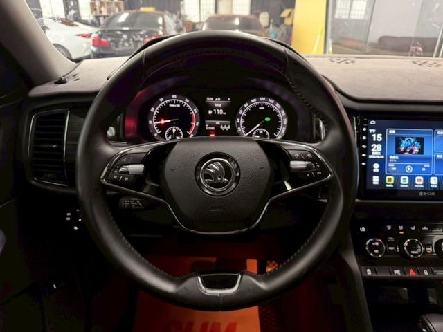 2021年  Kodiaq 1.5 TSI豪華菁英版 ACC跟車 360鏡頭 雙區恆溫 盲點偵測 電動尾門 電動椅 盲點  第12張相片