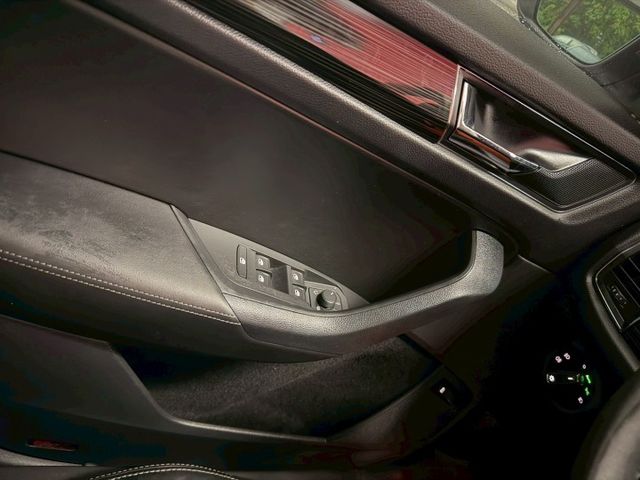 2021年  Kodiaq 1.5 TSI豪華菁英版 ACC跟車 360鏡頭 雙區恆溫 盲點偵測 電動尾門 電動椅 盲點  第15張相片