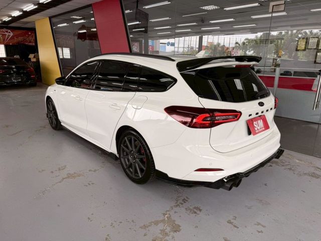 2024 Ford Focus Wagon ST-Line Vignale 僅跑1.4萬 原廠保固到2030 精品改裝  第2張相片