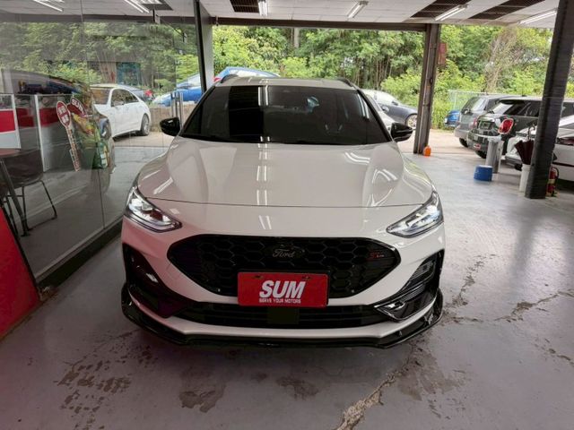2024 Ford Focus Wagon ST-Line Vignale 僅跑1.4萬 原廠保固到2030 精品改裝  第3張相片