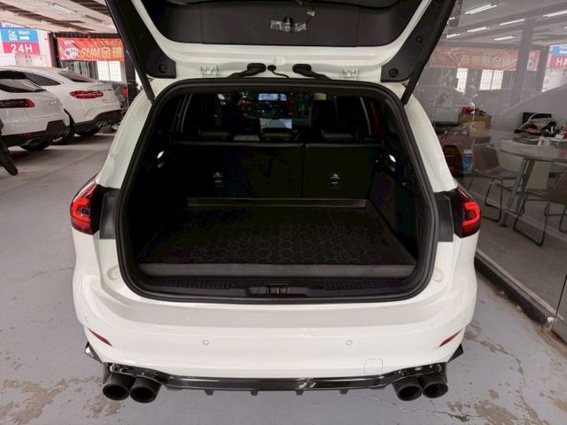 2024 Ford Focus Wagon ST-Line Vignale 僅跑1.4萬 原廠保固到2030 精品改裝  第9張相片