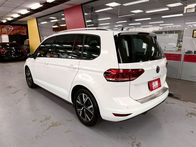 2023年 Touran 280 TSI 僅跑1853 原廠保固到2028 ikey 盲點 ACC 車道維持 電尾門  第3張相片