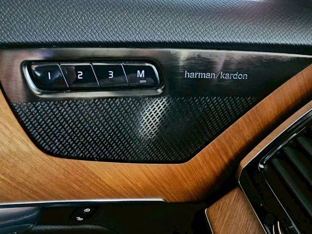 2021 XC90 7人座 全原廠保養 稀有釋出 IKEY 摸門 抬顯 盲點 電尾門 ACC AEB 全景天窗  第16張相片