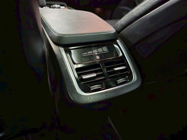 2021 XC90 7人座 全原廠保養 稀有釋出 IKEY 摸門 抬顯 盲點 電尾門 ACC AEB 全景天窗  第18張相片