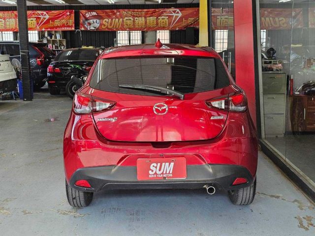 2019 MAZDA2 頂級 僅跑6萬 一手車 IKEY 摸門 恆溫 電折 方控 倒車影像 抬顯  第3張相片