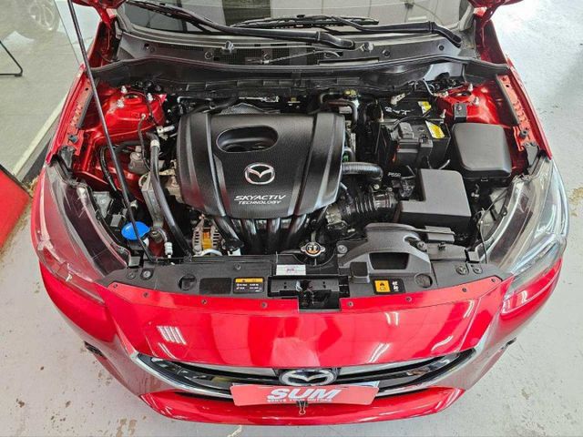 2019 MAZDA2 頂級 僅跑6萬 一手車 IKEY 摸門 恆溫 電折 方控 倒車影像 抬顯  第5張相片