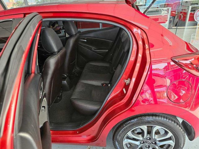 2019 MAZDA2 頂級 僅跑6萬 一手車 IKEY 摸門 恆溫 電折 方控 倒車影像 抬顯  第8張相片