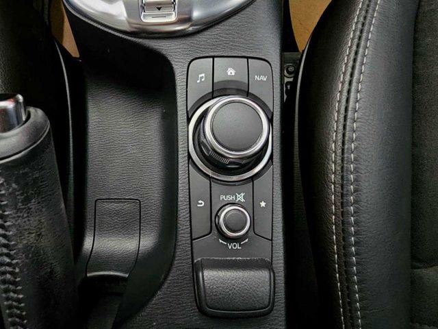 2019 MAZDA2 頂級 僅跑6萬 一手車 IKEY 摸門 恆溫 電折 方控 倒車影像 抬顯  第15張相片