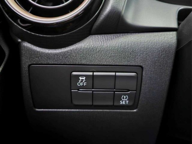 2019 MAZDA2 頂級 僅跑6萬 一手車 IKEY 摸門 恆溫 電折 方控 倒車影像 抬顯  第16張相片