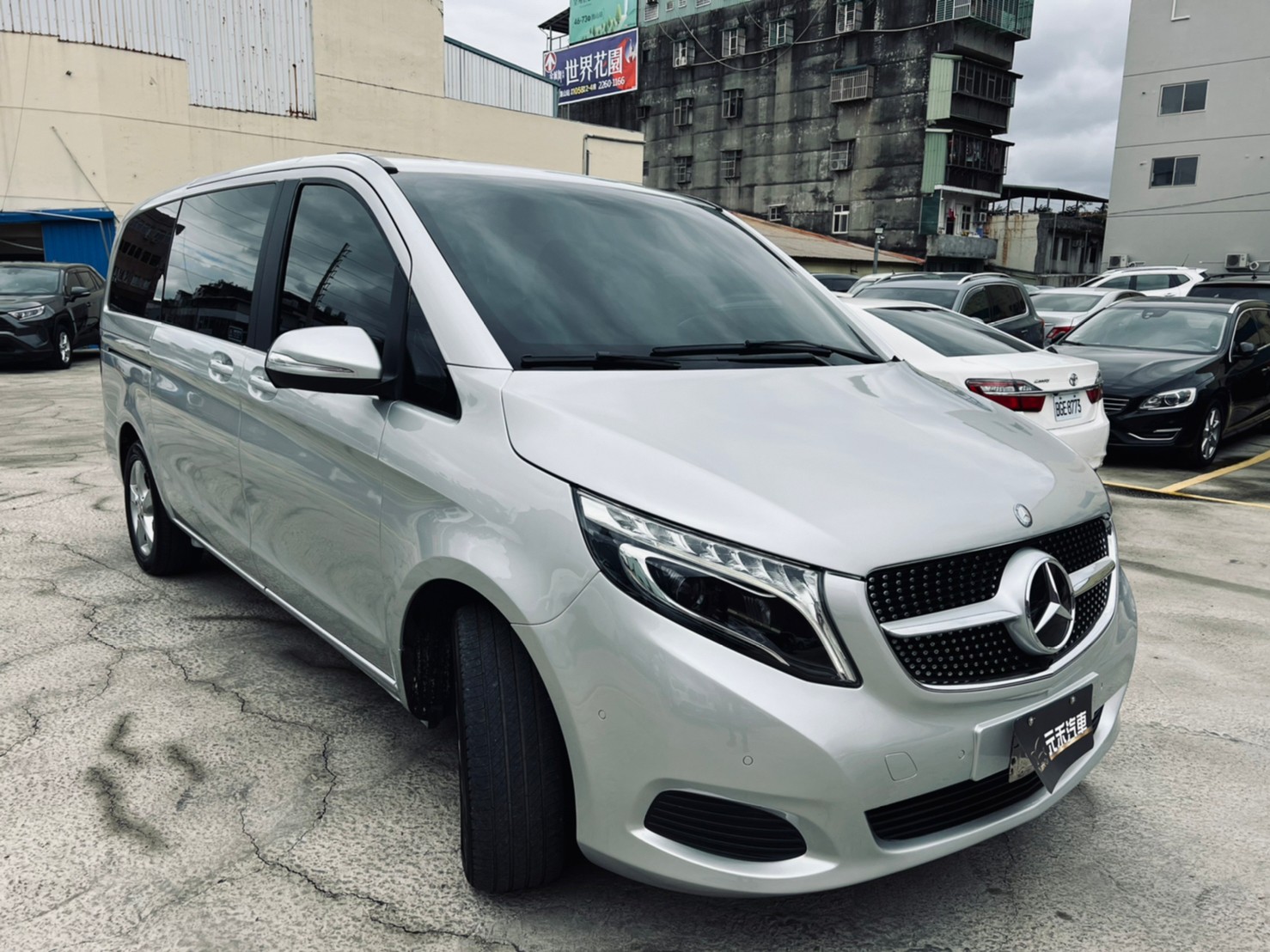  😍2015 M-Benz V250d 8人座 免百萬即可入主😍  第1張相片