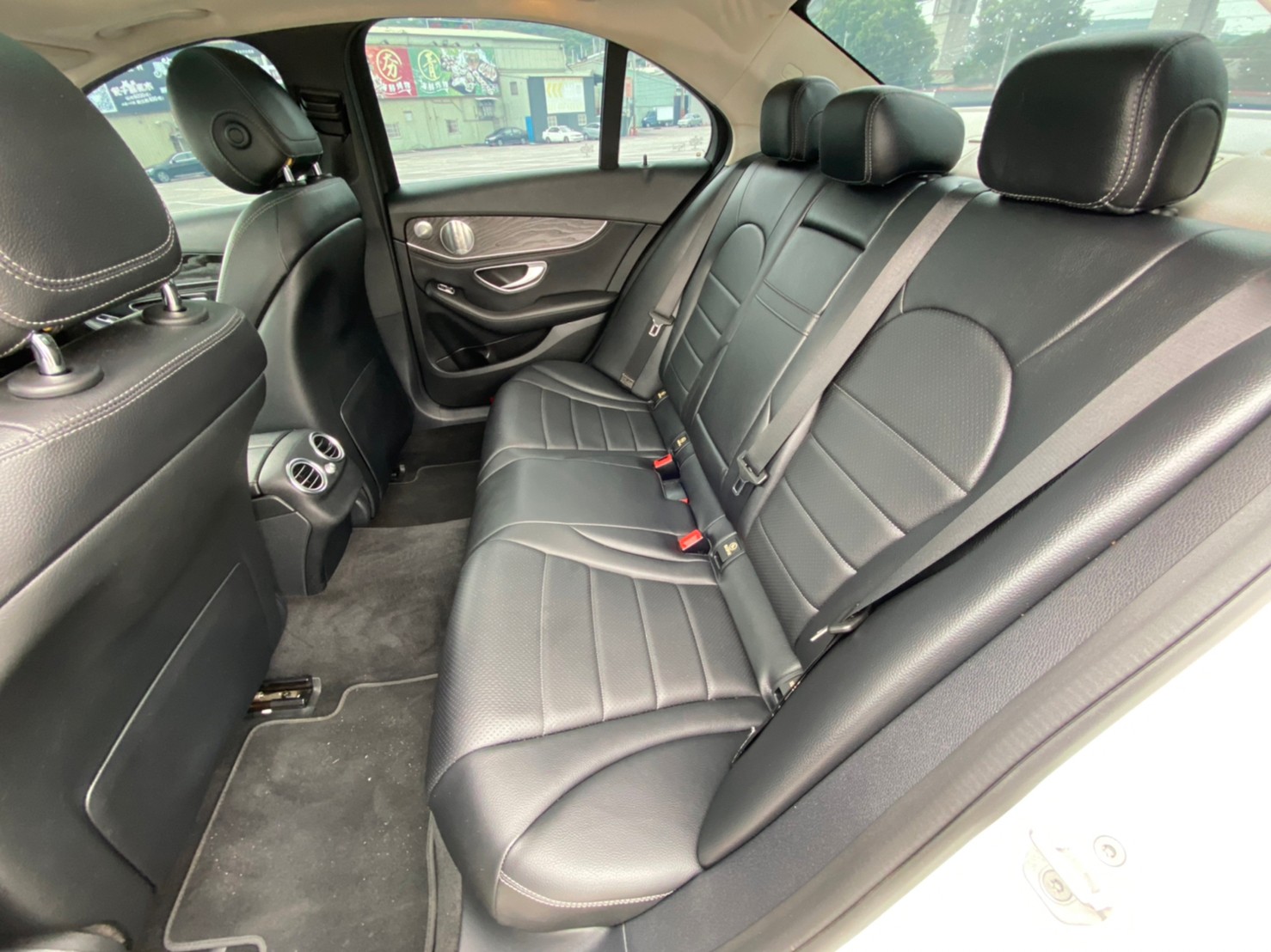 😍2015 W205 Benz C300 Sedan 4WD 柏林之音😍  第2張相片