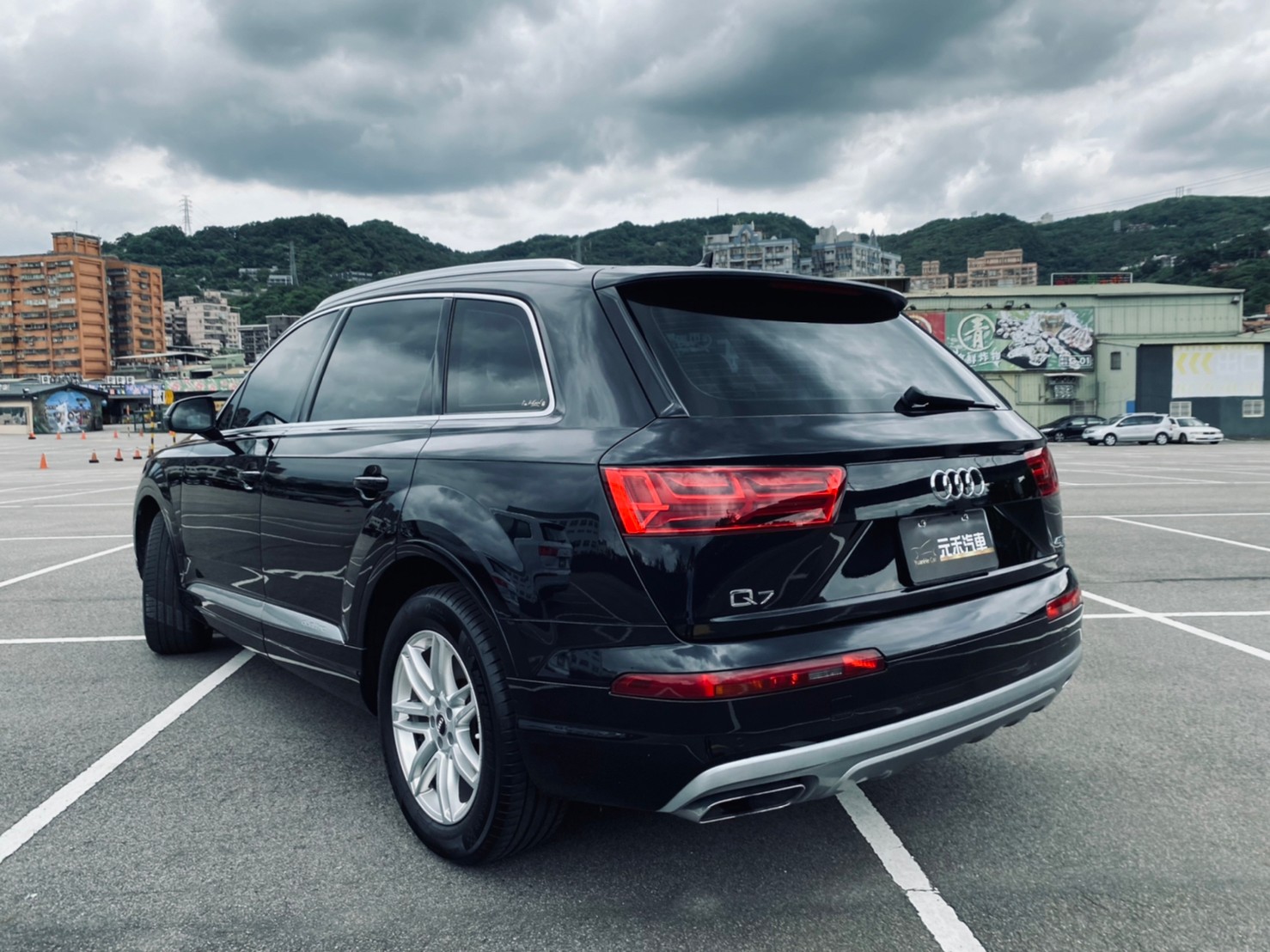 😍 2017式 Audi 奧迪 Q7 45TFSI quattro 333匹大馬力 七人座 進口四傳休旅 😍 (87)  第2張相片