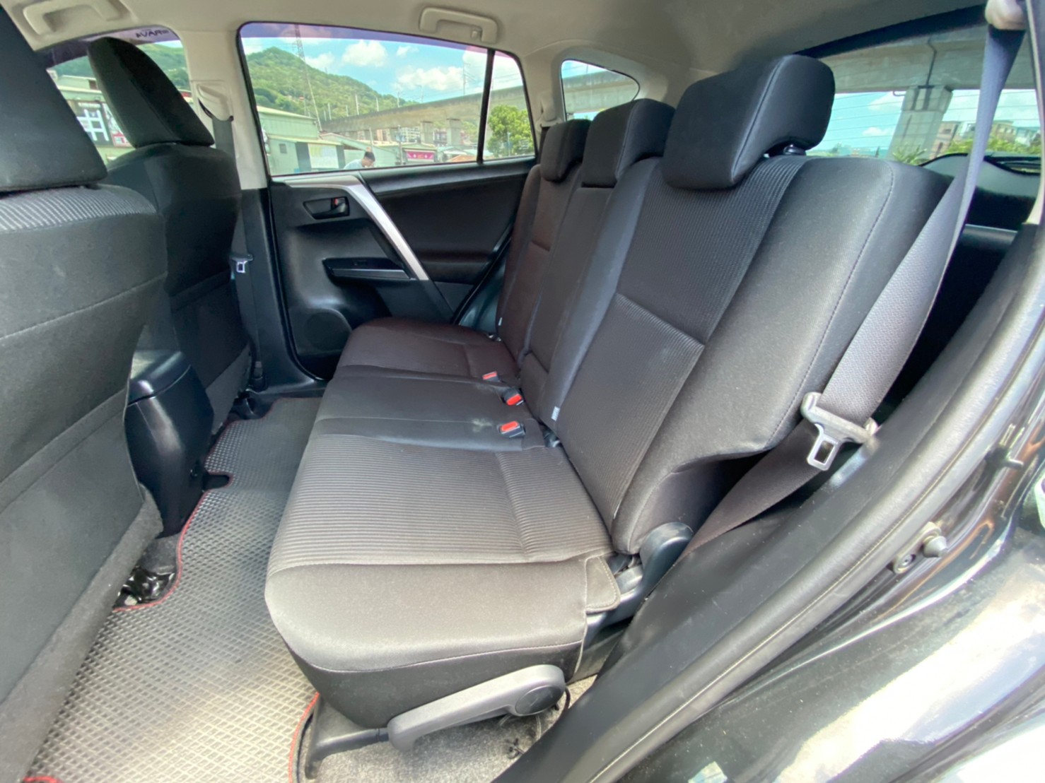 😍2019式 Toyota 豐田 RAV4 2.0 經典版 安卓機+抬頭顯示 現折30萬!! 高妥善率國產熱門休旅款😍  第10張相片