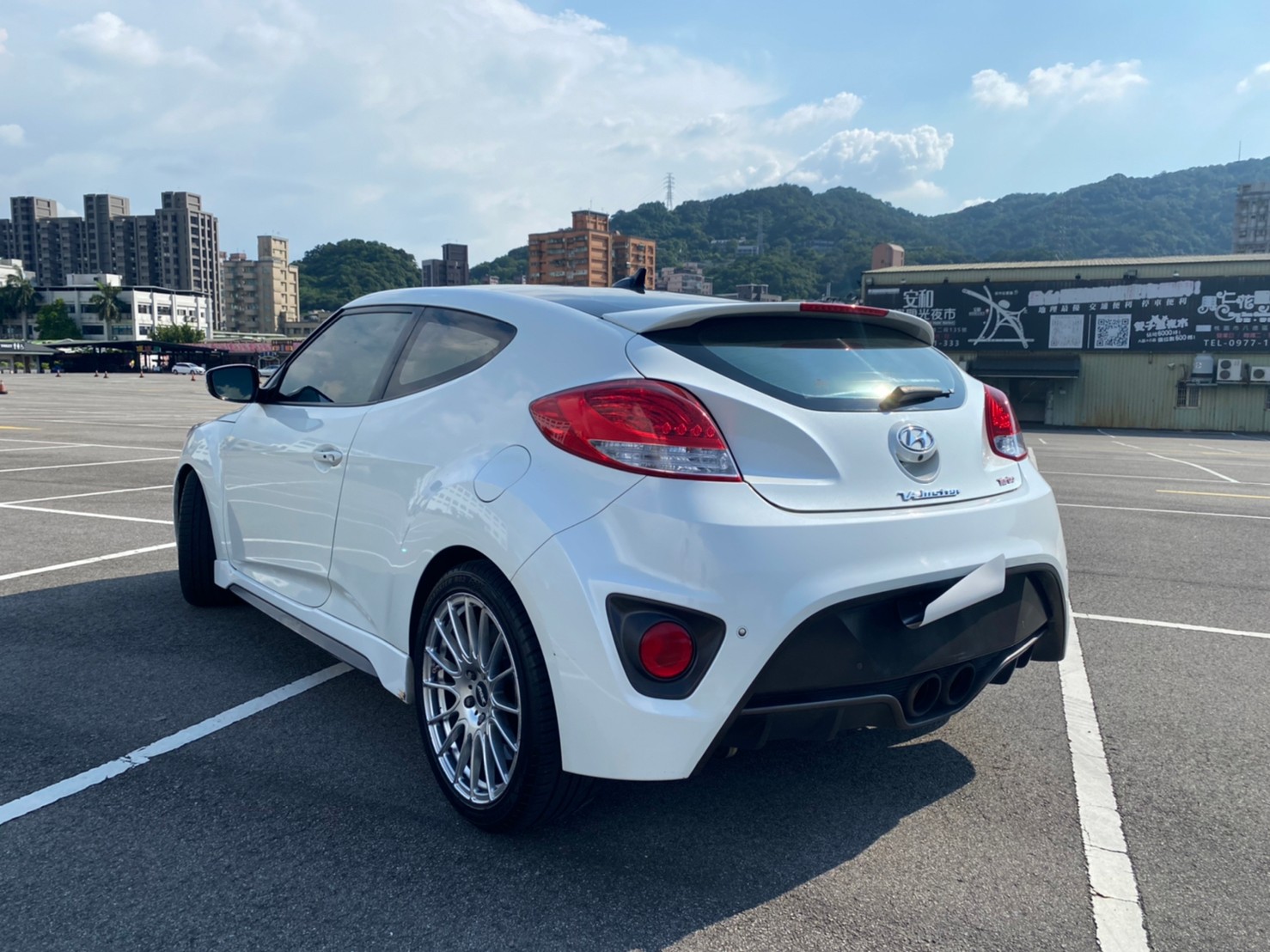 😍2016  Hyundai 現代 Veloster Turbo旗艦款 小鋼砲 飛思 威羅斯特 進口掀背小鋼砲 全景天窗 升級18吋AGS輕量化鋁圈 😍  第2張相片