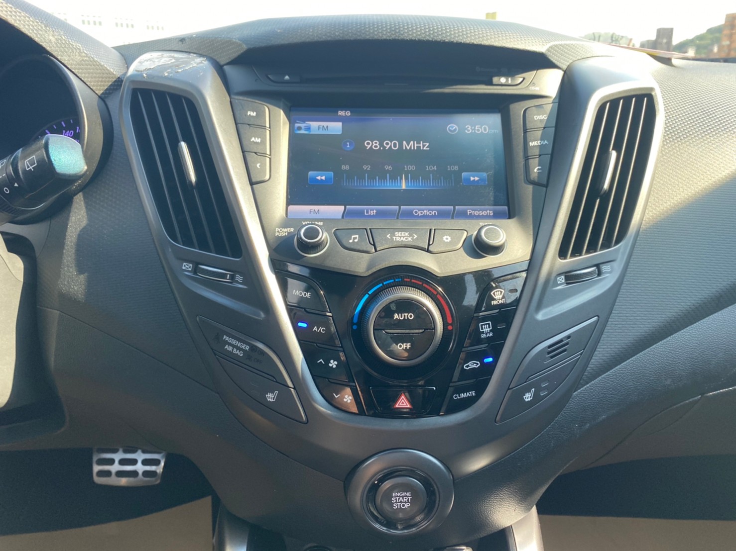 😍2016  Hyundai 現代 Veloster Turbo旗艦款 小鋼砲 飛思 威羅斯特 進口掀背小鋼砲 全景天窗 升級18吋AGS輕量化鋁圈 😍  第8張相片