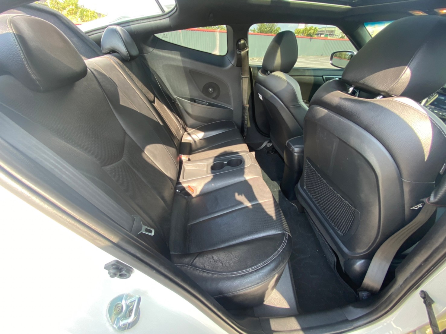 😍2016  Hyundai 現代 Veloster Turbo旗艦款 小鋼砲 飛思 威羅斯特 進口掀背小鋼砲 全景天窗 升級18吋AGS輕量化鋁圈 😍  第9張相片